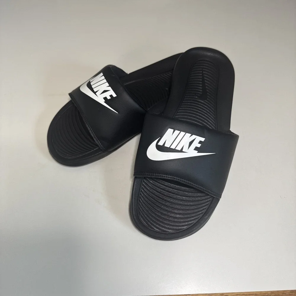 Nike Victori One Mens Slides Black White CN9675-002 Size 7 Athletic Sandals